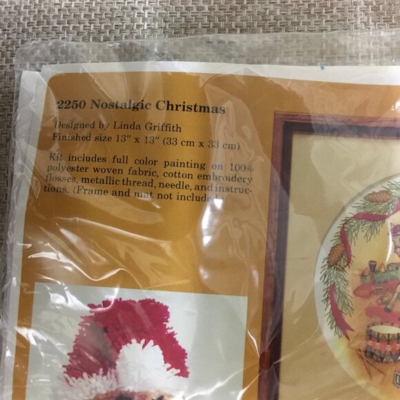 The Creative Circle 2250 Cross Stitch Kit Christmas Round Circle Antique Toys - Picture 2 of 3